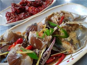 여수 맛집 ‘거북이 식당’, 밥도둑 따로 없는 깊은 맛의 게장으로 인기
