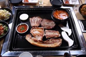 ‘화약통’, 문경의 약돌 먹인 돼지로 동탄 베스트 맛집으로 등극