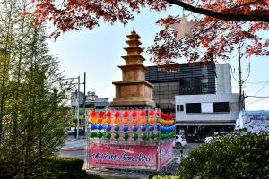 [영상 / 포토] 청주시불교연합회, 불기 2566년 부처님오신날 봉축탑 점등식