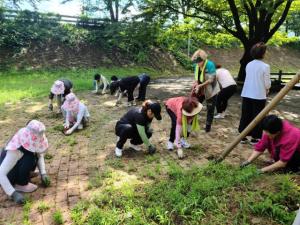 하동군여성단체협의회, 하동포구공원에서 줍깅 활동 등을 통한 환경정비