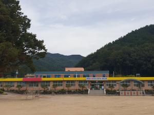 청천초 개교 100주년 기념비 제막식 및 총동문 한마음 축제 개최