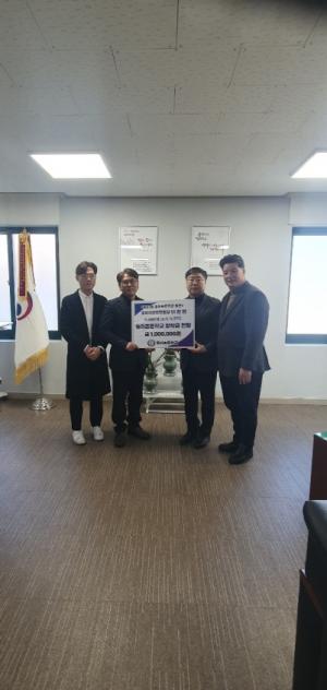 충북지방병무청장 이창영 동이초 모교에 장학금 전달