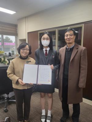 청주시청 사군자회, 모교 충북여고에 장학금 전달