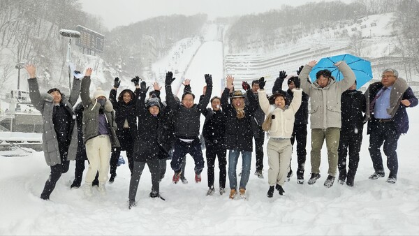 이장우 대전시장과 경제사절단이 오쿠라야마 스키 점프 경기장 방문