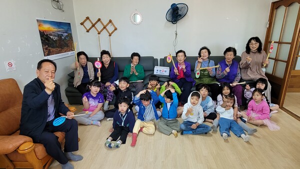 동이초, 평산리, 우산리 마을회관에 사랑 전한 '효(孝) 나눔' 실천