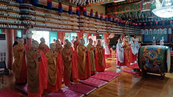 백련사 대중방에서 중국 하저우시불교협회 대표단을 맞이해 불교문화 교류의 뜻깊은 자리를 가졌다./태고종
