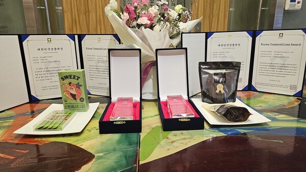 충북 청주 로컬 수제 초콜릿 브랜드 ‘본정(대표 이종태)’이 대한민국상품대상에서 브라우니 칩과 ‘스윗에너지 산삼본정초콜릿 제로’ 등 두 제품이 동시에 수상하는 쾌거를 거뒀다. /공뉴스