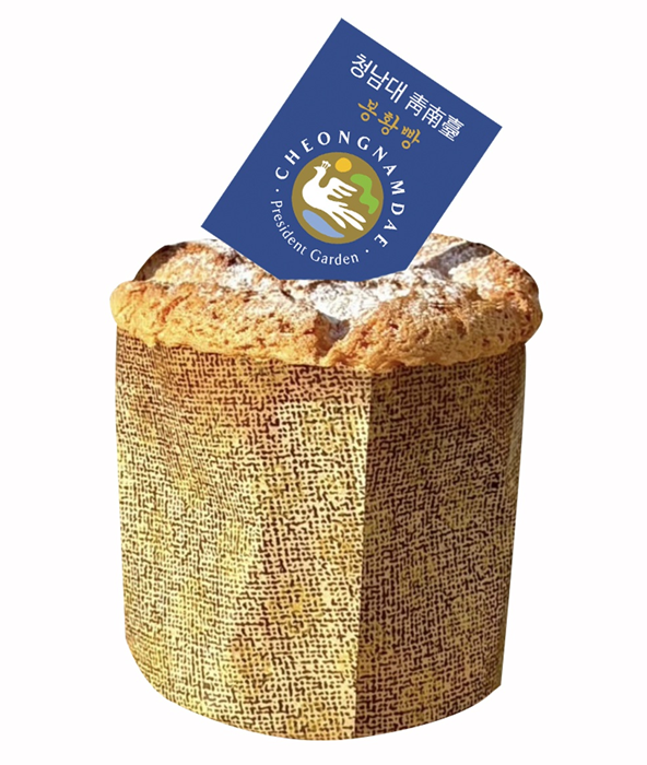 본정이 충북도와 협업을 통해 청남대의 상징을 모티브로 탄생한 ‘청남대 봉황빵’. /청남대관리사업소