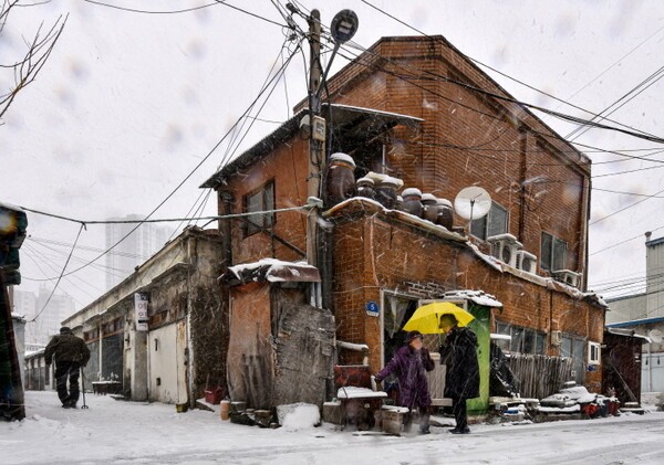 이강산 작가의 전시 작품- 여인숙 2
