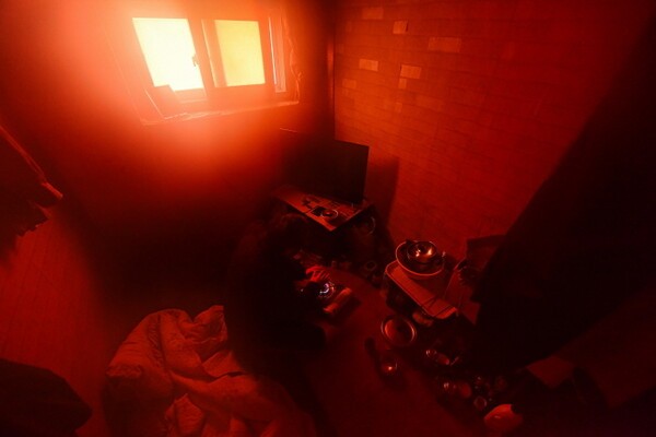 이강산 작가의 전시 작품- 여인숙 2