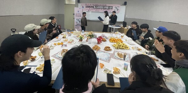 유원대학교 충북 RISE 사업단은 지난 17~21일 진행된 20시간의 집중형 평생교육 과정 ‘웰니스&아이덴티티 아카데미’의 수료식을 열었다. / 유원대학교