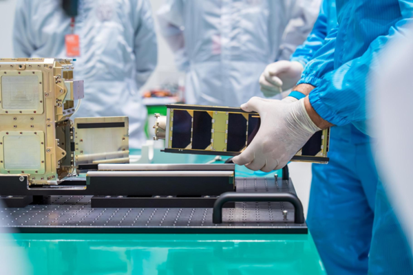 KAIST는 주탑재체인 차세대중형위성 3호와 함께 산학연이 개발한 12기의 큐브위성이 실리며, K-HERO 역시 이 가운데 하나로 참여한다. /KAIST