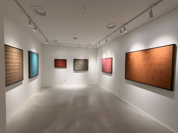 '단색화 너머의 본질' 다시 묻다... 〈알고 보니, 조용익〉 - 뉴스 썸네일 이미지