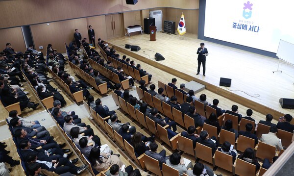김영환 도지사 "하늘길·물·바이오 지켜 강한충북"···영상자서전 AI... - 뉴스 썸네일 이미지