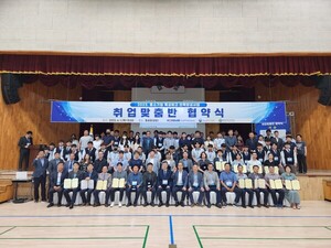 충북공고, 취업 명문으로 발돋움하다! - 뉴스 썸네일 이미지